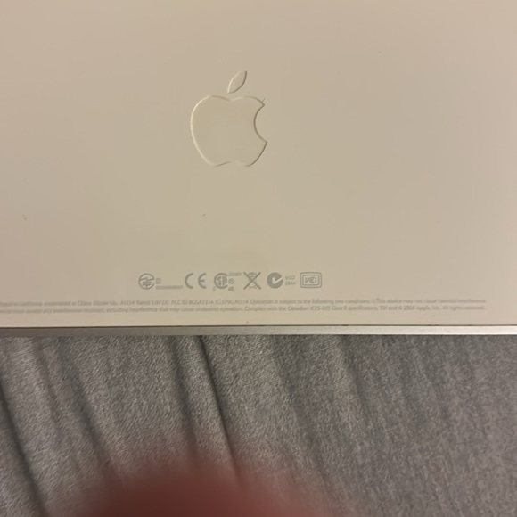 Wireless bluetooth genuine apple keyboard! - Picture 3 of 8